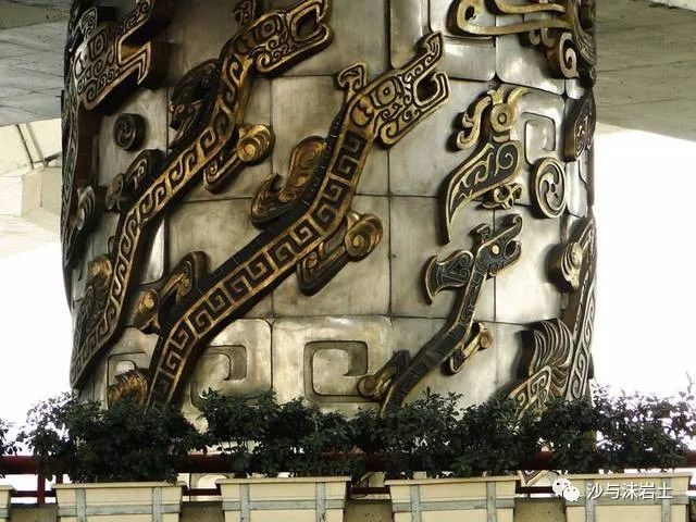 （李向东）上海高架桥立柱中的“九龙柱”