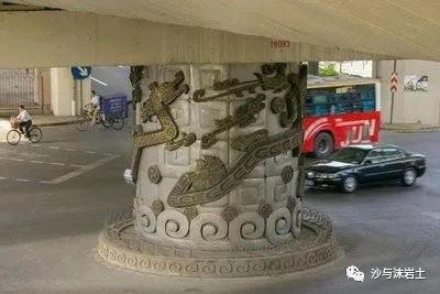 （李向东）上海高架桥立柱中的“九龙柱”