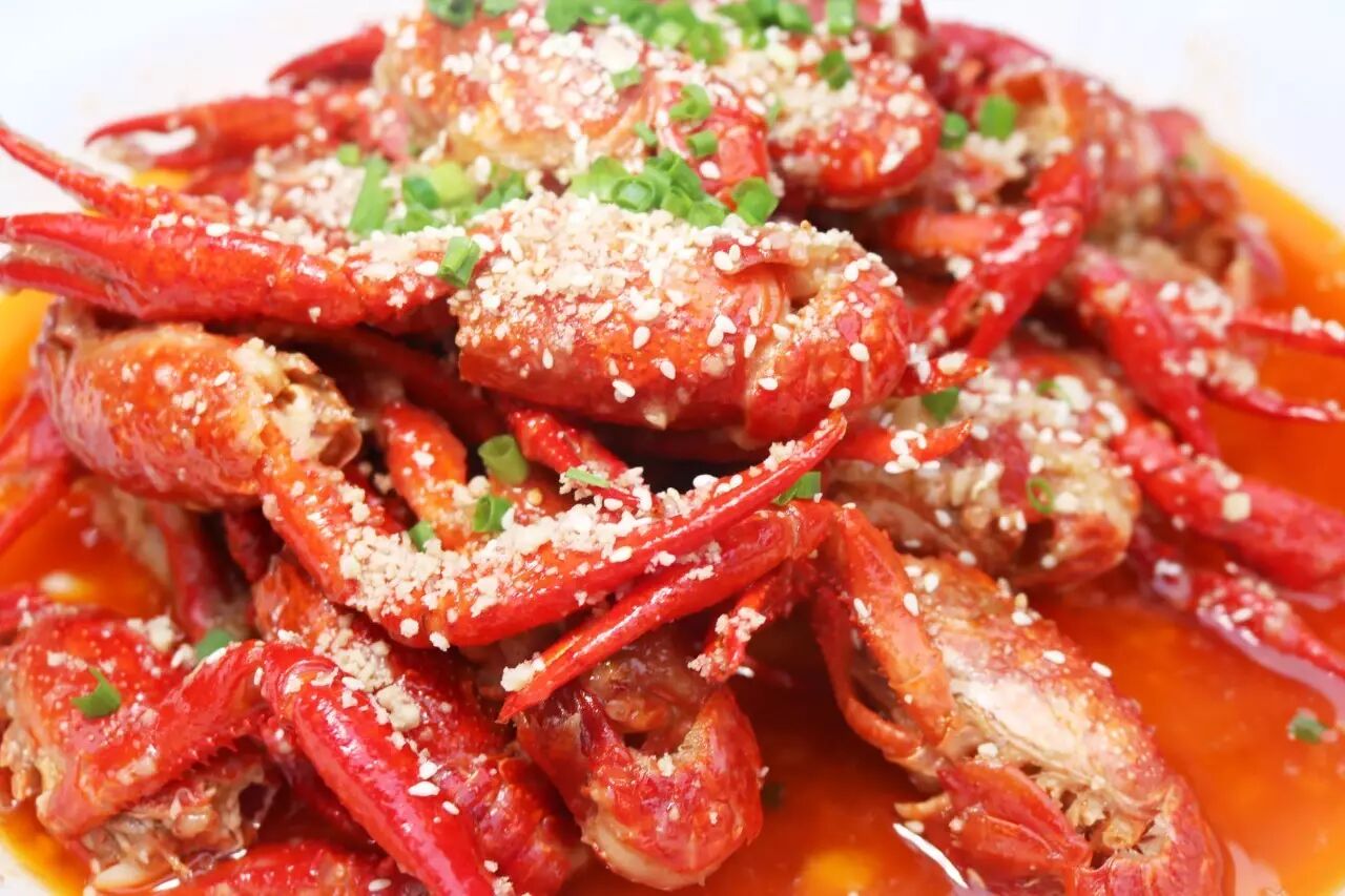 芙蓉汉城最qiào龙虾店,虾兵虾将搞五周年庆啦!老板放话:七天5.