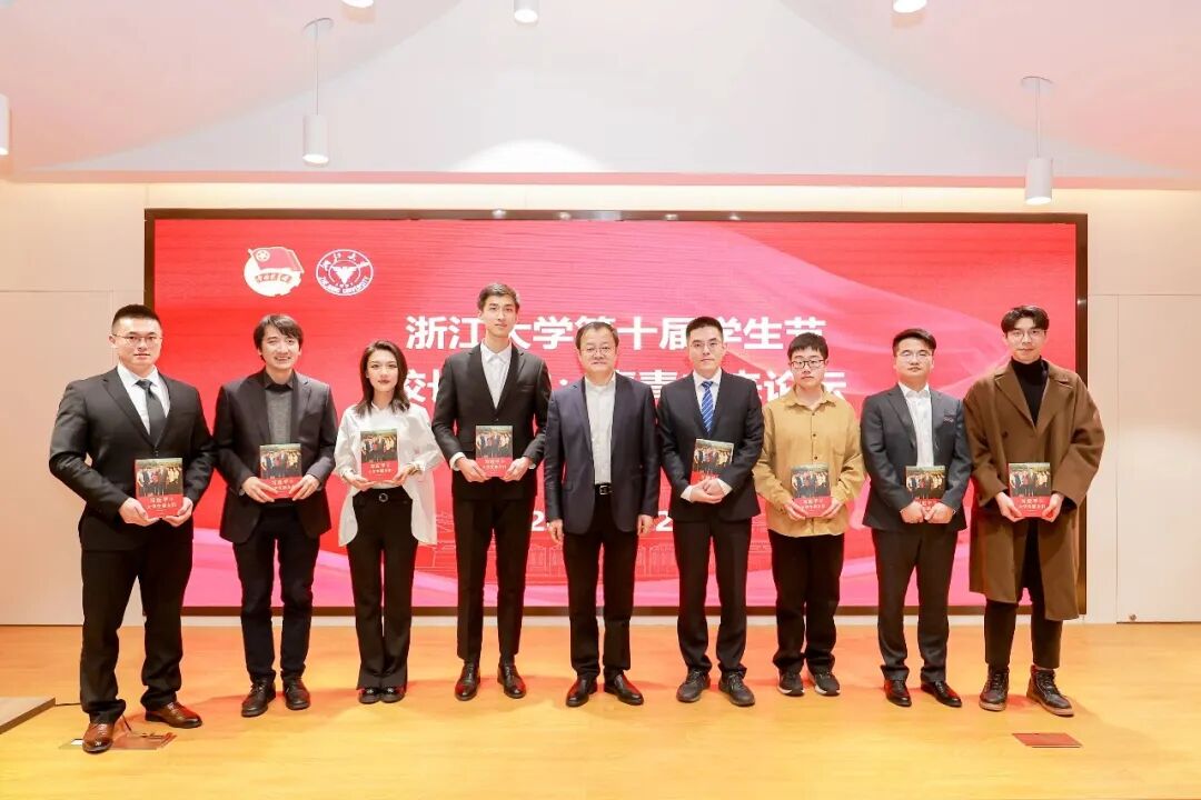 在专业课程学习过程中,邹易阳不仅近20门课程满绩,更共计整理了多达