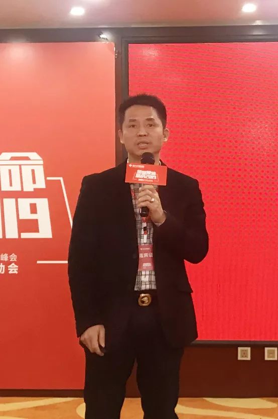 宏宇梁桐灿儿子图片