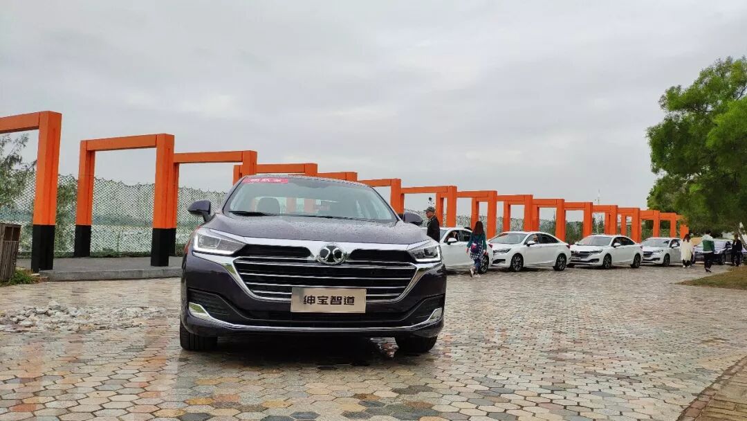 確認過眼神，國民賓士C紳寶智行是AI大格局的人 汽車 第2張