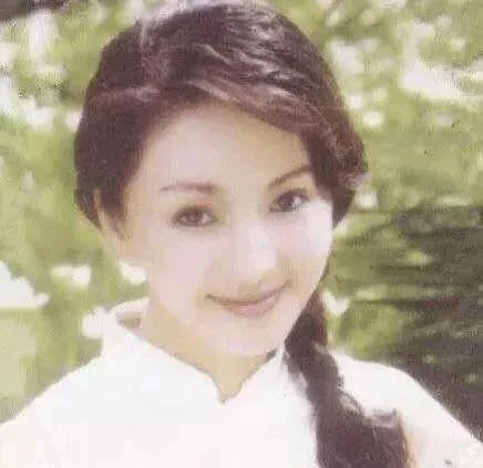 2000年香妃刘丹被甩车外身亡葬礼上哭到昏厥的男友现怎样了