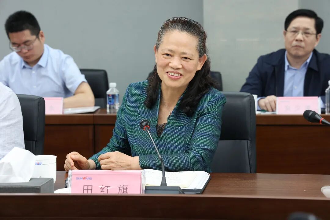 深化产学研合作中南大学校长中国工程院院士田红旗率团拜访山河智能