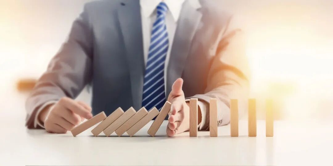 坚持底线思维，提高防范化解风险能力