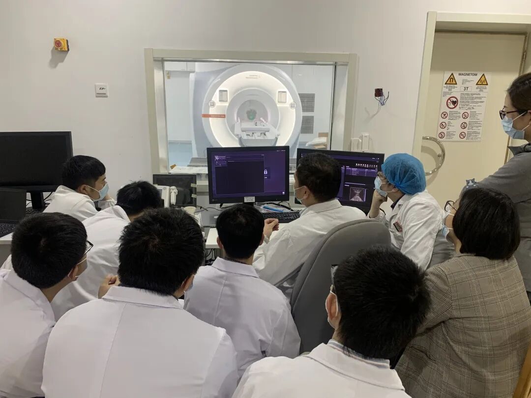 磁共振矩阵怎么计算【重磅】新一代智慧型生命感知磁共振——MAGNETOM Vida， 成功落户中大放射并全面投入使用！！！_https://www.jmylbn.com_新闻资讯_第54张