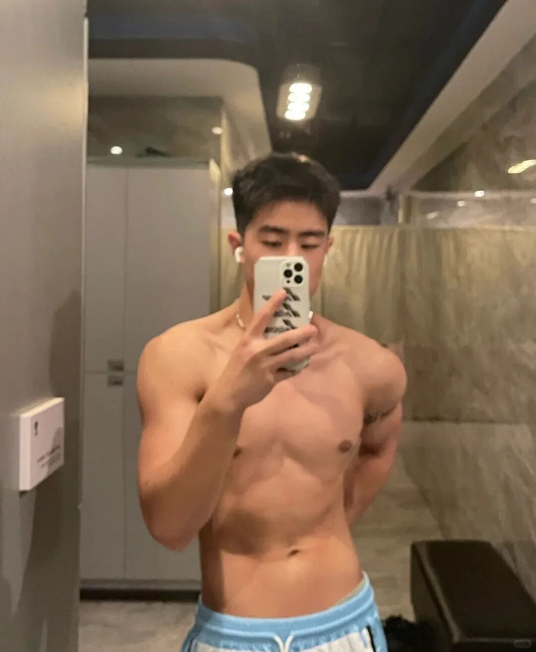 图片[7]-又一个网红帅哥被采访了！他本人发视频回应了……-小蓝短视频