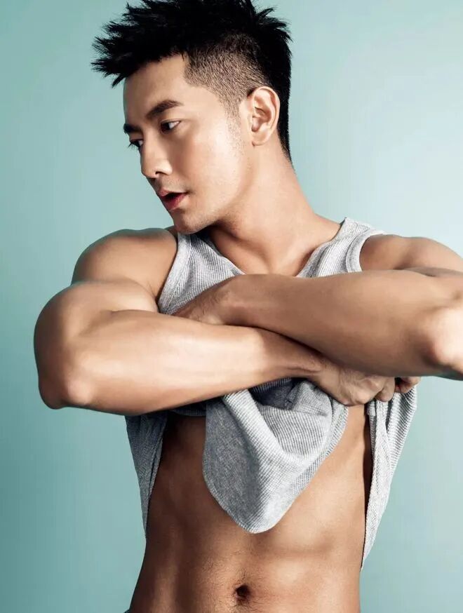 SM出道的胸毛男刘潮天菜！封神2大老公被锁定啦！！