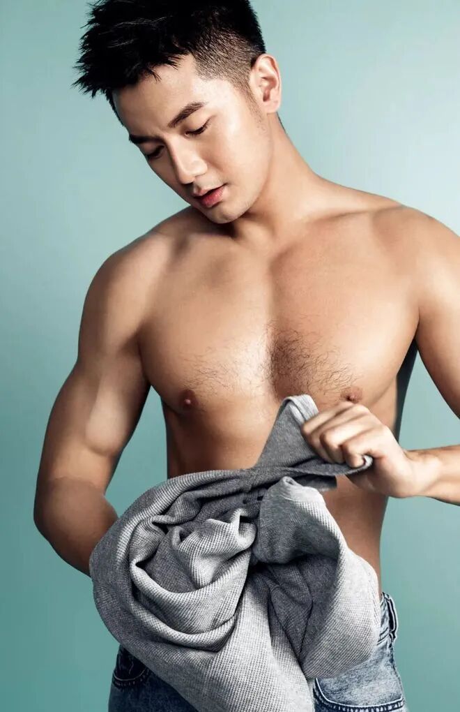 SM出道的胸毛男刘潮天菜！封神2大老公被锁定啦！！