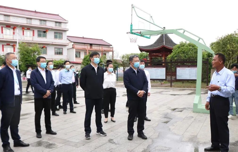 与会同志先后参观了平定乡蓝田村宋家,潢溪镇渡口村上黄,锦江镇灌田村