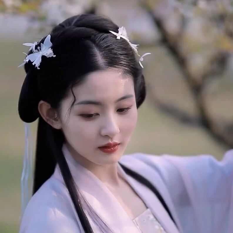 她们都去做演员了？