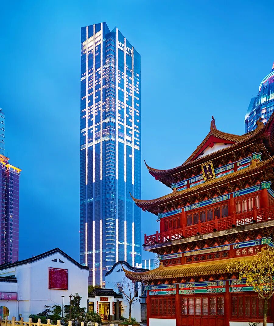 在300米高空享美食美酒拍大片,玩转周边景点 - 周末酒店 - 微信公众号