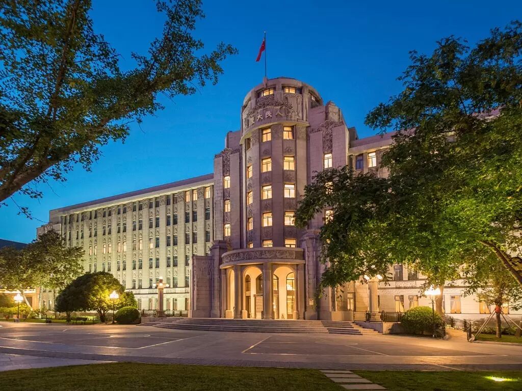 人民大厦西安城市永恒的建築之光我们指责西安现代许多滥觞的建筑,更