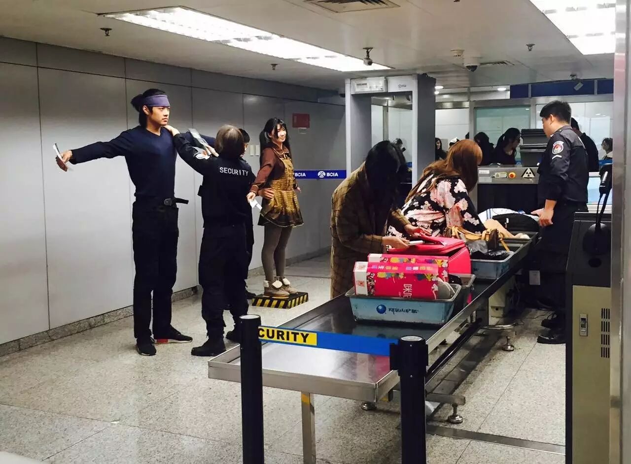 一堆著名动漫人物集体过安检?这种场面还真是不多见啊!