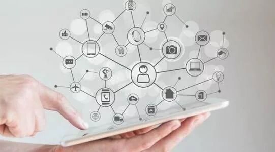 



比特币持续飙升，拥抱区块链革命情绪高涨，但在法律、安全等方面仍存诸多风险和挑战
