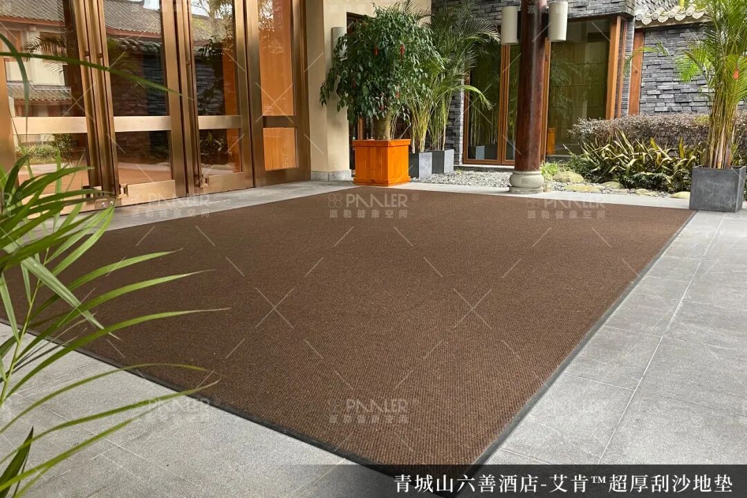 入口刮除大颗粒砂石地垫