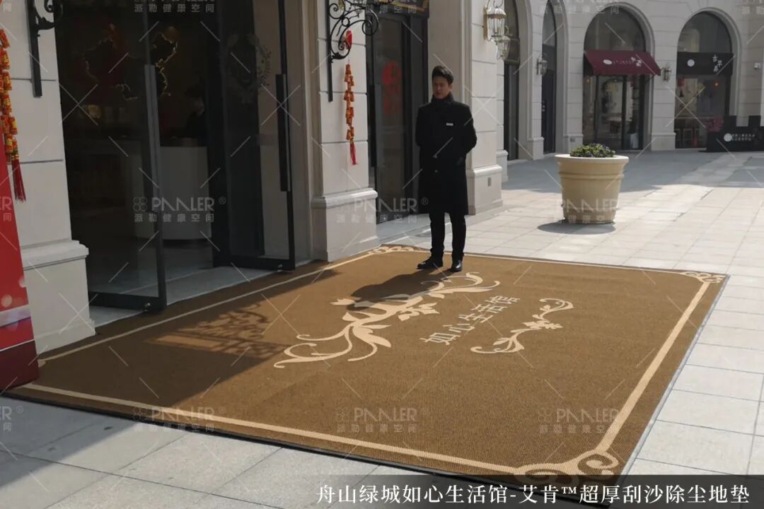 入口刮除大颗粒砂石地垫