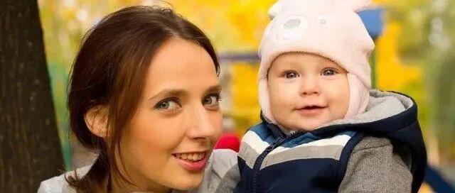 “3个孩子都在失事飞机上”男子崩溃大哭。孩子在身边的时候好好爱他们吧