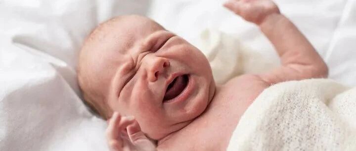 明明喂饱了、穿暖了，也抱着哄了，为什么宝宝还是哭闹不止？