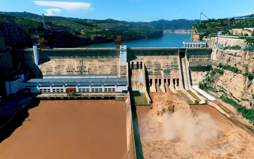 万家寨水利枢纽  偏关县融媒体中心供图刚来忻州工作那年的初冬,我曾