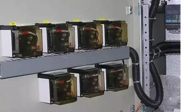 控制柜二次接线图识图_电控柜怎么看图纸和接线_控制柜图纸怎么看