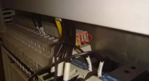 控制柜图纸怎么看_控制柜二次接线图识图_电控柜怎么看图纸和接线