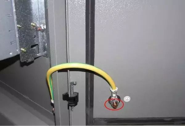控制柜二次接线图识图_电控柜怎么看图纸和接线_控制柜图纸怎么看