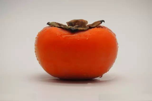 仅仅吃了俩，男孩竟然做了开腹手术！这种水果合理季，千万要小心