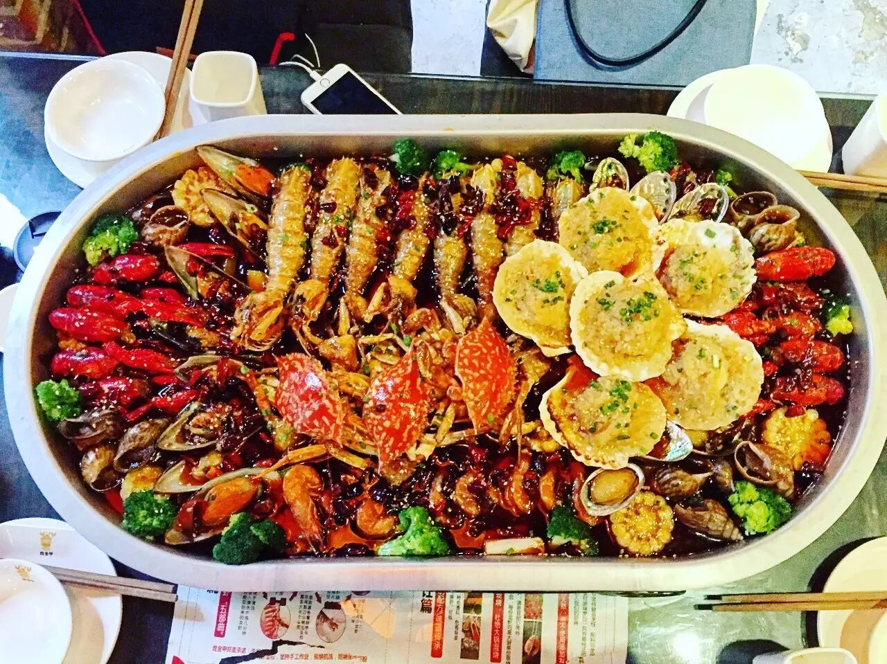 为了将八仙过海做到最完美, 店主始终坚持完善细节~ 根据人数分了大份