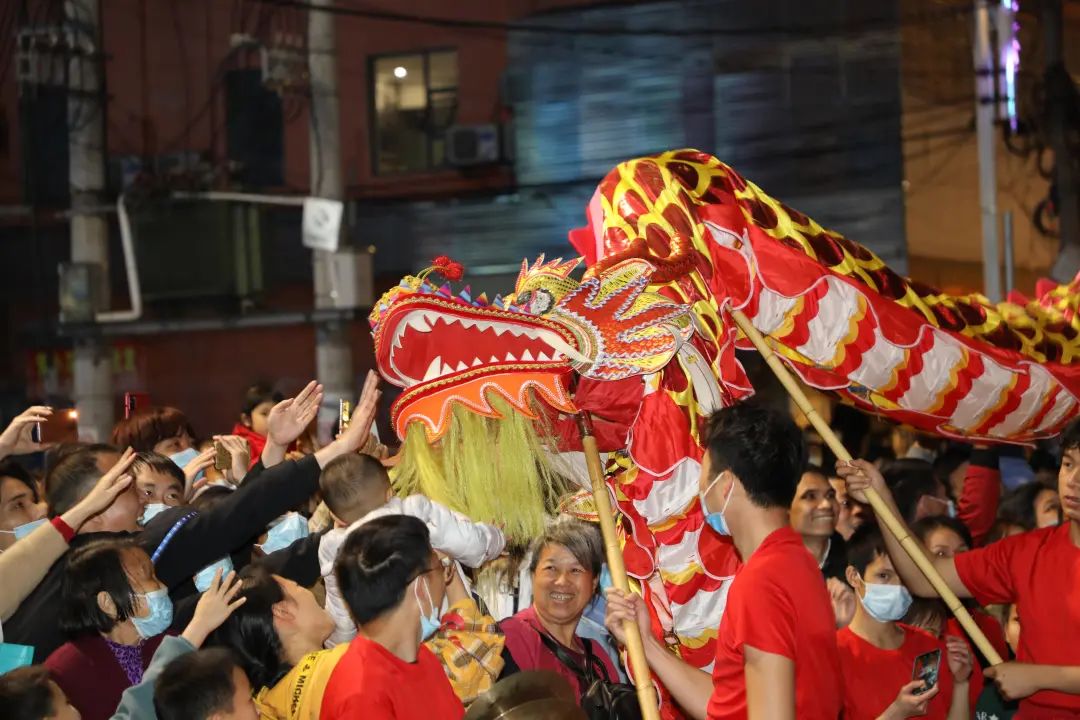 兴宁区西关夜市闹元宵舞狮舞龙乐逍遥