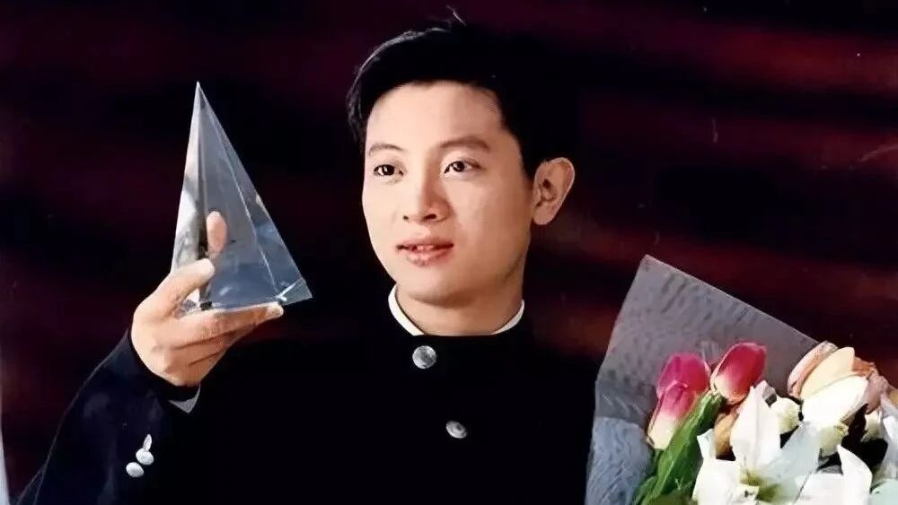 罗中旭:一曲成名,三拒春晚,正红时丢了半个耳朵,如今销声匿迹