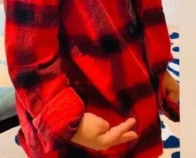 周杰伦儿子正脸照曝光，戴墨镜吐舌头耍帅，神似周杰伦