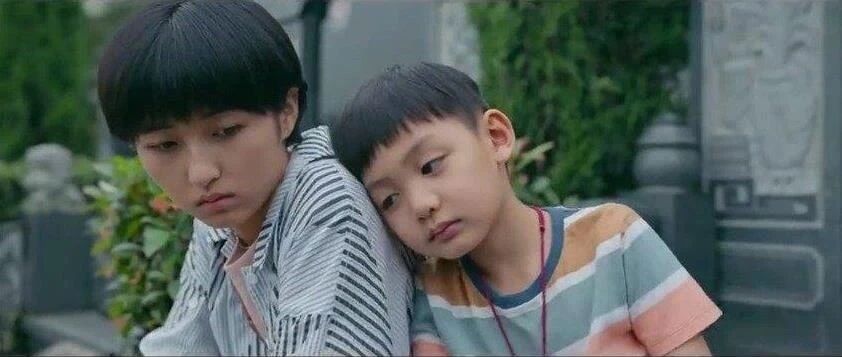 “姐姐就该让着弟弟吗”?家有俩宝的爸妈这样做能让孩子“相亲相爱”