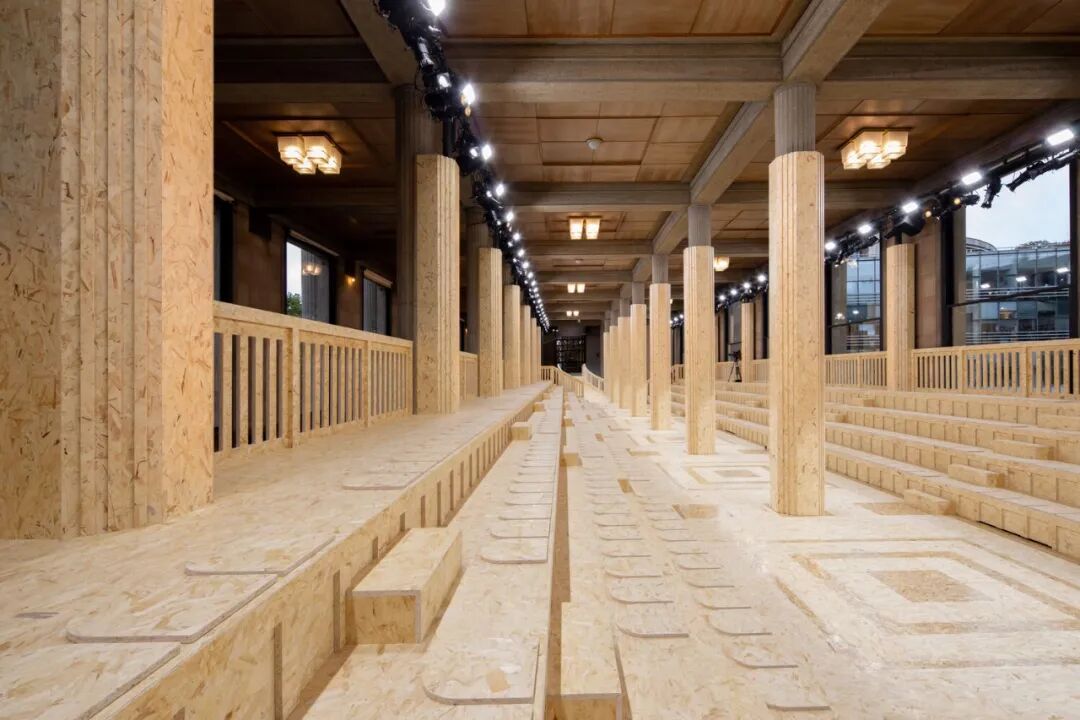 时尚圈最强打工人 造火箭 建马场 15分钟拿百万 比利时手工耿 柠檬资讯