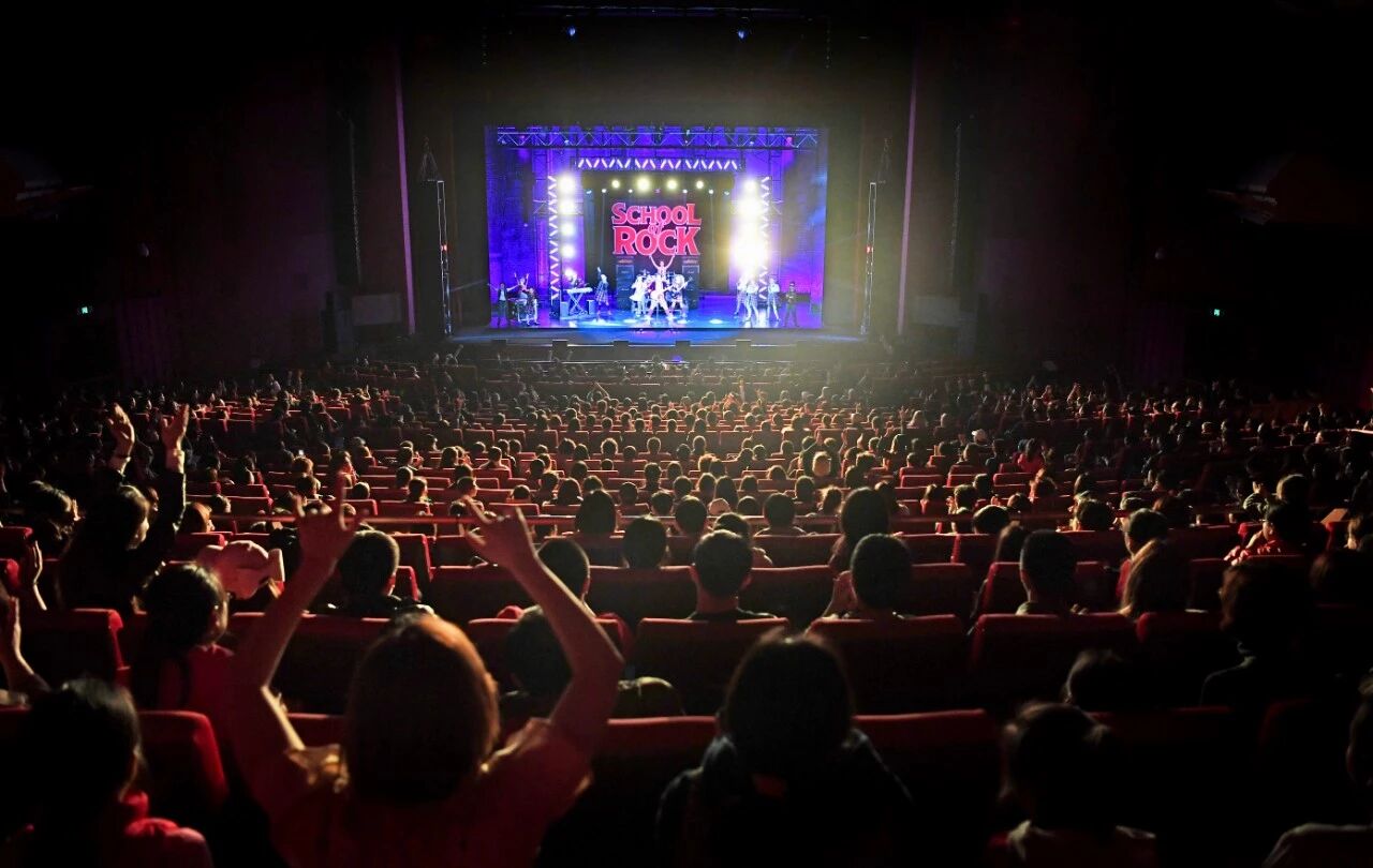 这个不务正业、带学生逃课的老师，凭什么让这么多人喜欢？