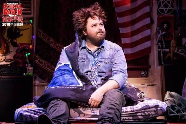 这个不务正业、带学生逃课的老师，凭什么让这么多人喜欢？