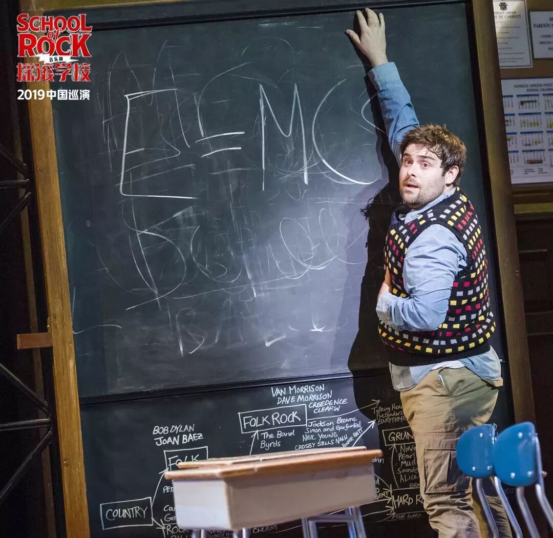 这个不务正业、带学生逃课的老师，凭什么让这么多人喜欢？