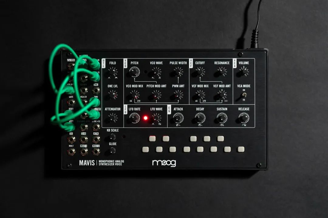 Moog Mavis | 首个融合加法合成的Moog半模块模拟合成器