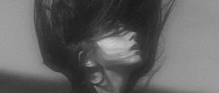 17岁女生校内坠亡！父亲哭诉：11年交了200万，最大的错是送她上这个学校…