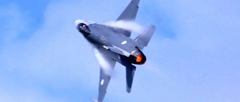 突发！一战斗机坠海……