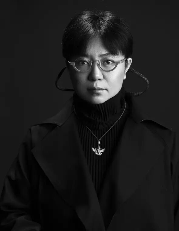 high到爆智哲(阿云嘎饰演)为雅弦(谭维维饰)挡风遮雨舞美设计王琛老师