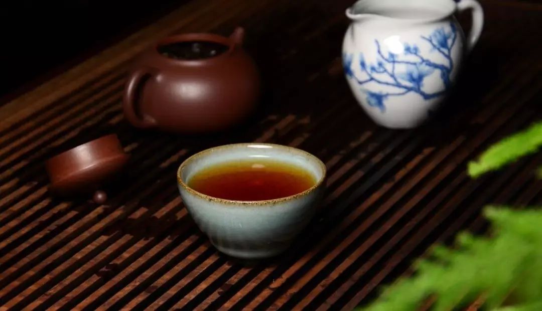 如何通过茶汤来辨别茶叶品质？