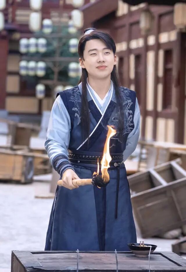 好家伙郭麒麟发福不敢认神似郭德纲衬托得魏大勋很帅