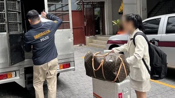 曼谷“卖护照”中文广告牌案大结局！中国女子判监罚款，其丈夫国内买卖身份证被通缉，潜逃在泰落网（组图） - 2