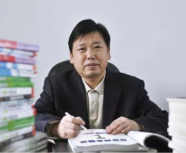 "考神"王后雄担任国华学校名誉校长