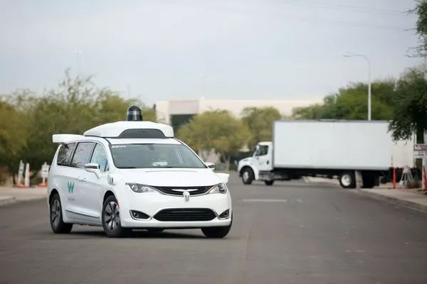 不能讓AI人工智慧取代我們！美國瘋狂民眾開車攻擊Google自駕車 科技 第3張