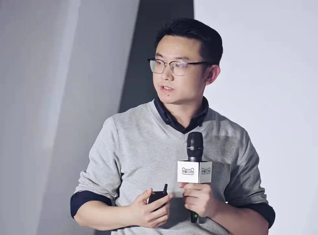 昆成(涂伟城),天猫咖啡冲调品类高级专家;10年咖啡从业经验,2017年加入天猫,扶持三顿半永璞隅田川等大批新锐品牌崛起,助推天猫咖啡品类高速增长。.jpg