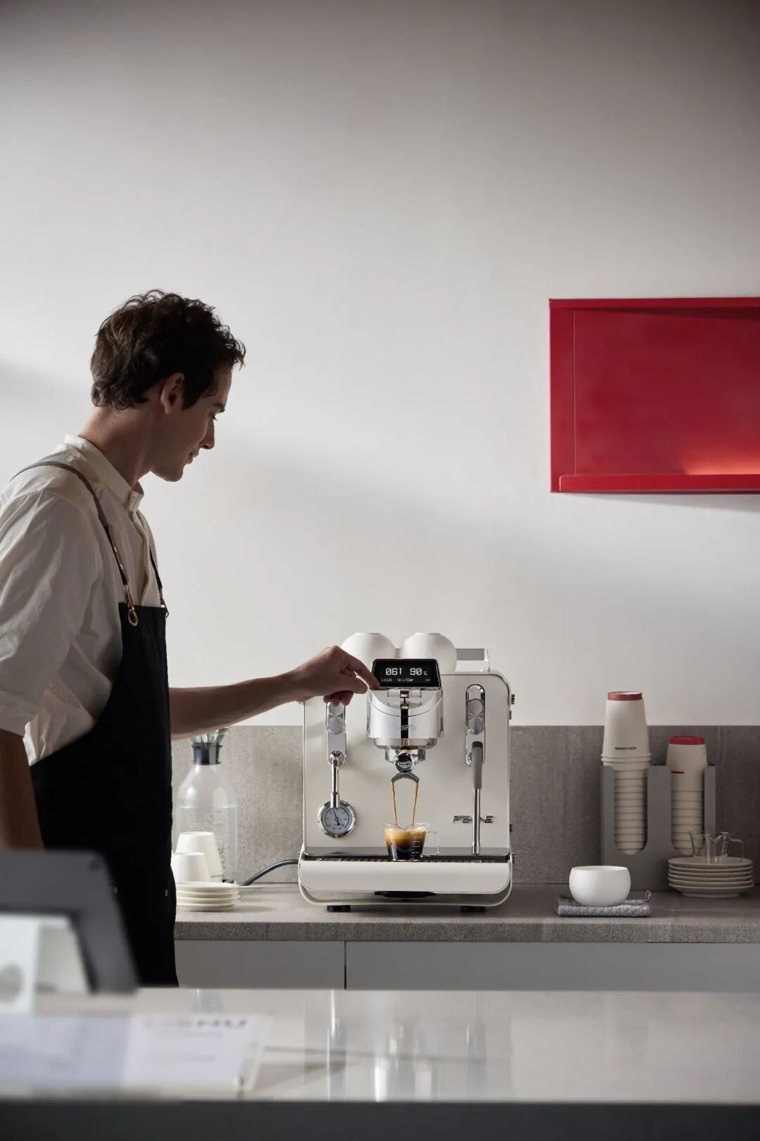 1-20250820BAE-PBONE咖啡厅场景M15878男模 拷贝.jpg