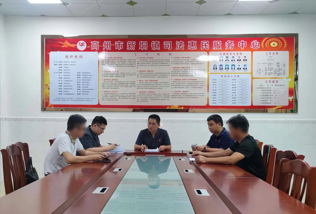 新垌法庭通过司法惠民服务中心调解一起合同纠纷案件，既减轻了企业的诉讼负担，又有效缓解企业的经营困难。