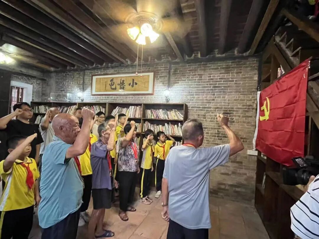 荔枝村开展“党建引领聚合力 书香献党润人心”主题活动。